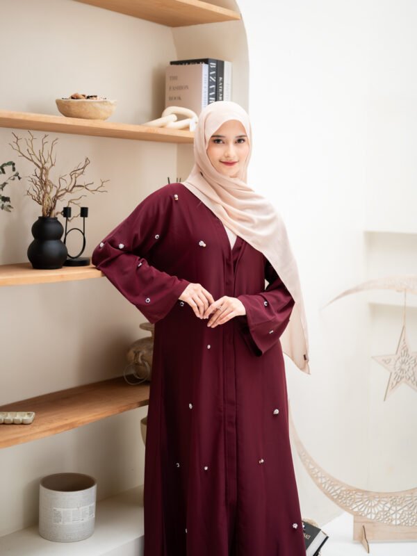 abaya nisrin wine