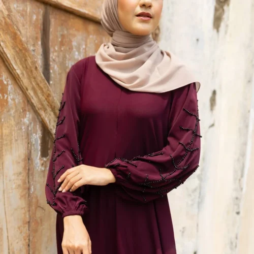 noura abaya salma umroh outfit busui