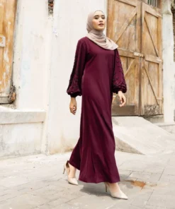 noura abaya salma umroh outfit busui
