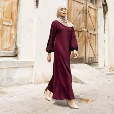 noura abaya salma umroh outfit busui