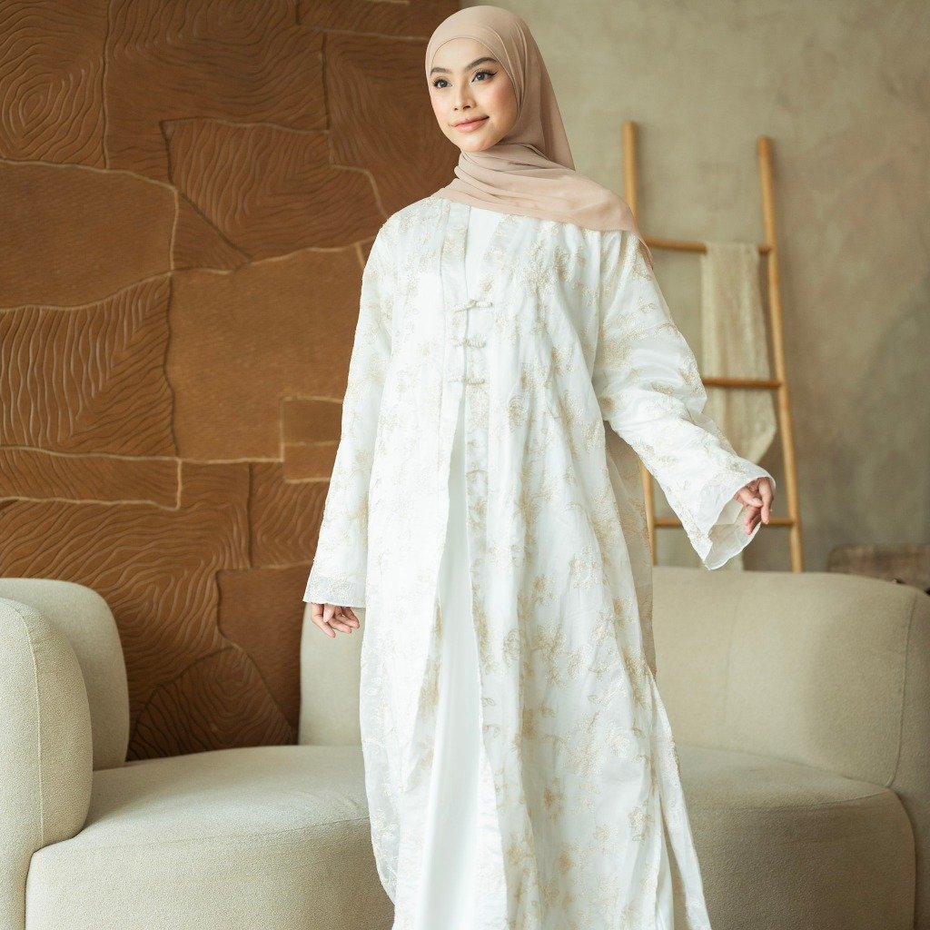 noura abaya outer layla paper silk premium kancing cheongsam black & off white noura abaya outer layla paper silk premium kancing cheongsam black & off white