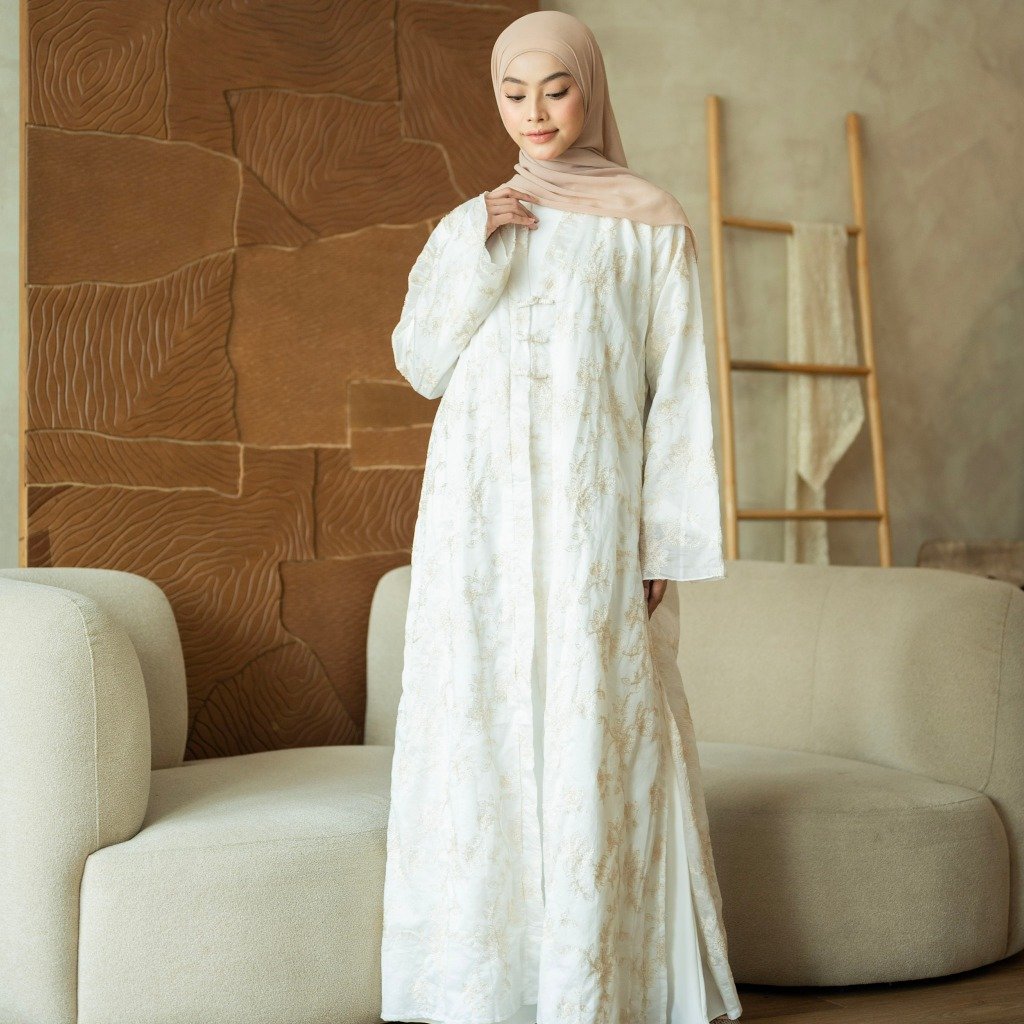 noura abaya outer layla paper silk premium kancing cheongsam black & off white noura abaya outer layla paper silk premium kancing cheongsam black & off white